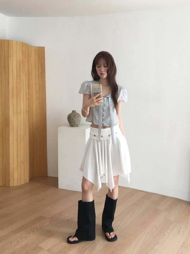 Dot tie puff blouse