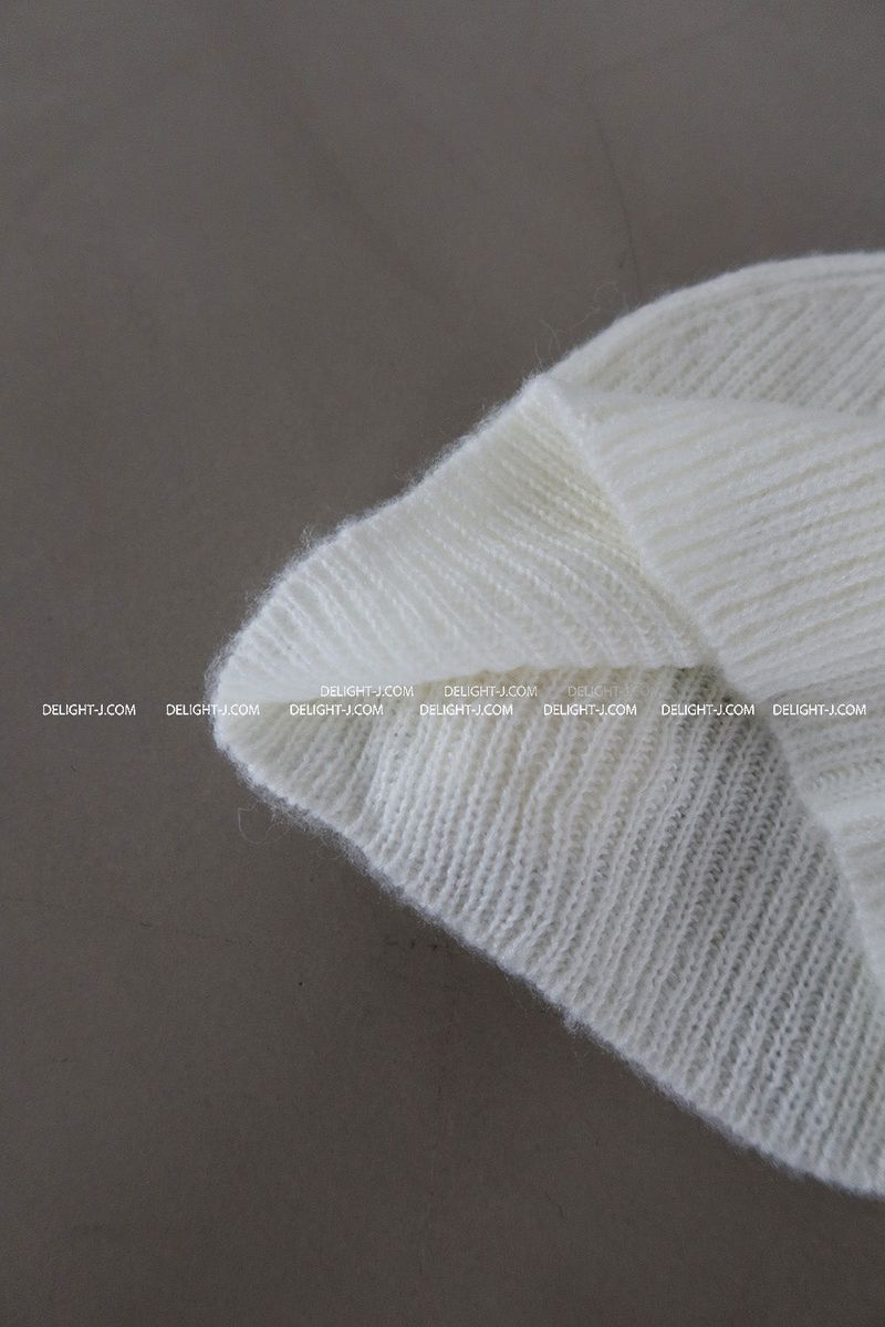 Flower corsage ribbed knit beanie