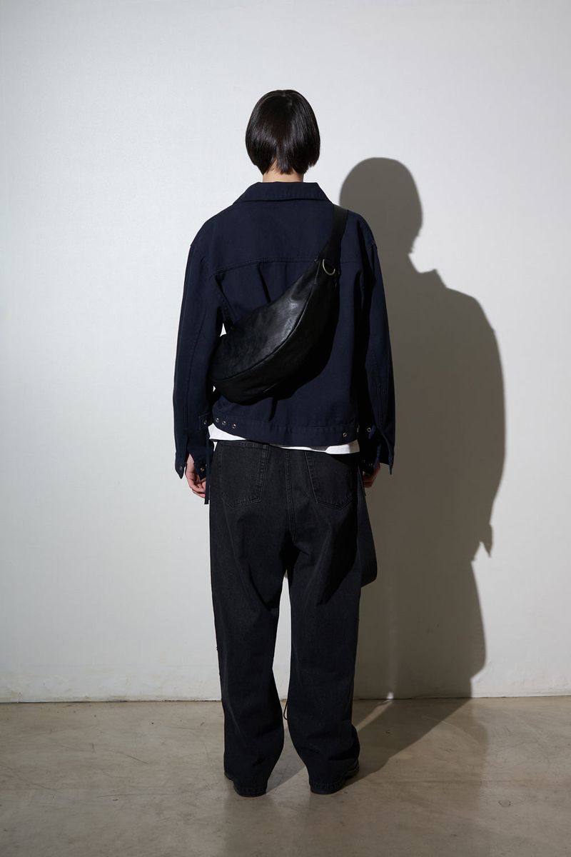 H-Buckle Banana Leather Bag (black)