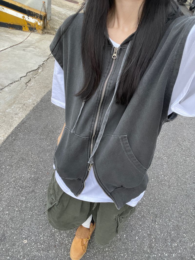 Leo Pigment Hooded Two-Way Vest