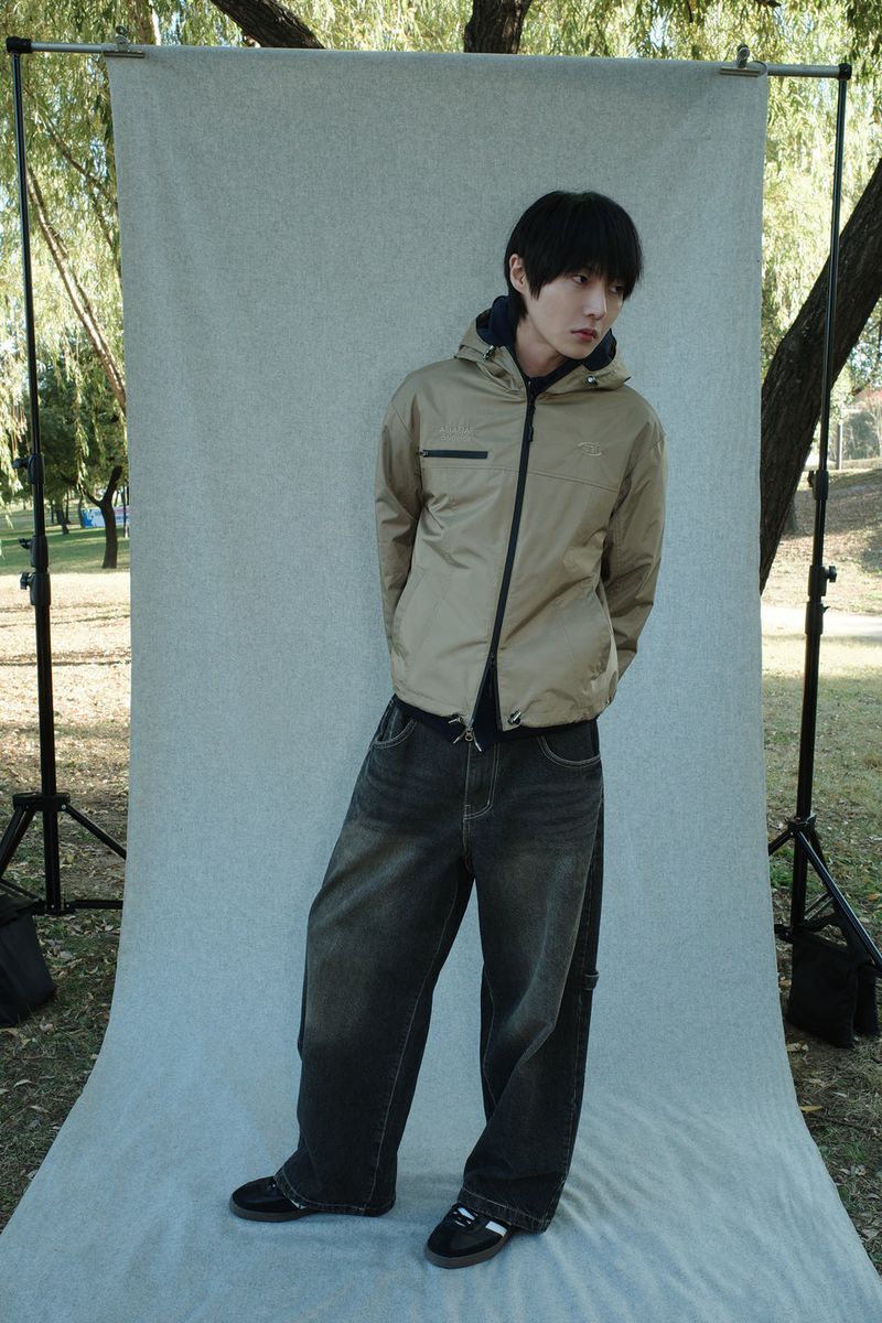 SYMBOL EMBROIDERY WINDBREAKER [BEIGE]