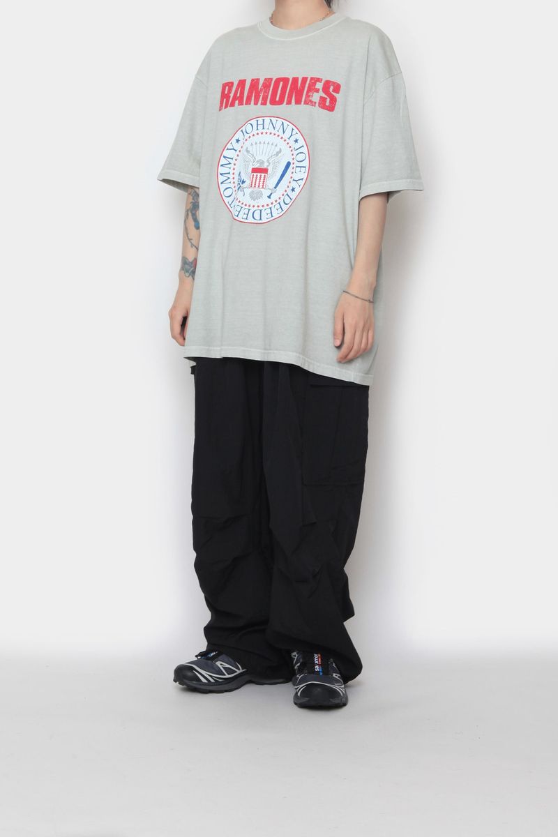 wide pocket cargo pants