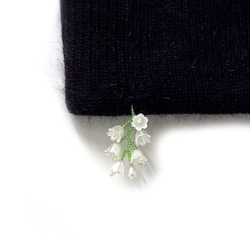 Drop White Flower Beads Beanie [Angora Black]
