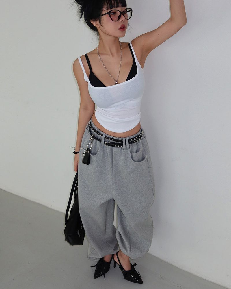 a two-line cross stud belt