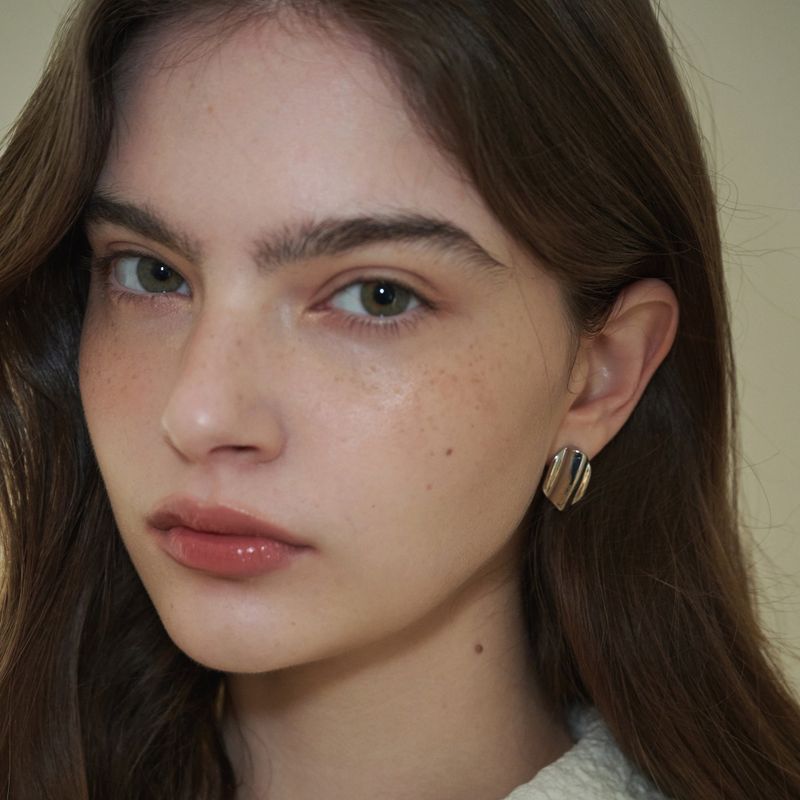 SIEOR(シオル)の「GLEAM earring_silver(Accessories)」