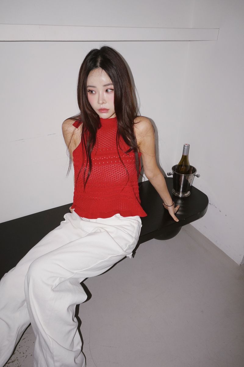 Halter Strap Red Flared Sleeveless T-shirt