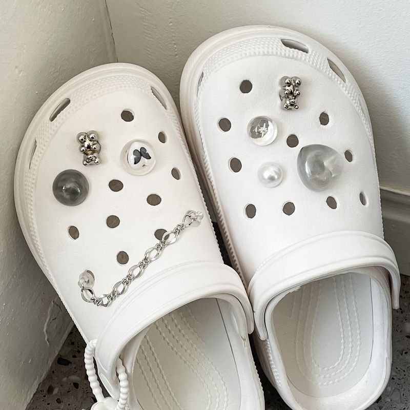 [made]space silver resin shoes charm set 