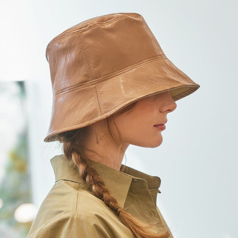 VA Cubic Stud Veganleather Drop Bucket Hat / Camel
