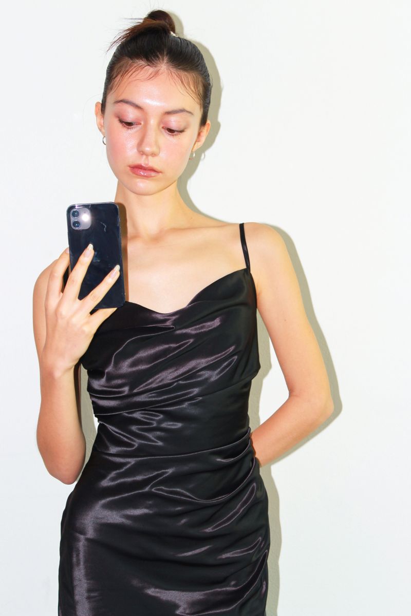 Yuheelee（ユヒリ）の「COWL NECK SHIRRING SATIN MIDI DRESS / BLACK（Dresses）」