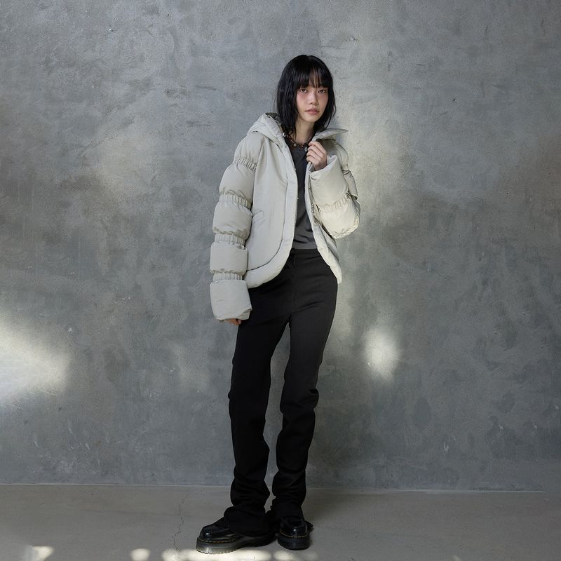 BANDED SLEEVE CURVE PUFFER