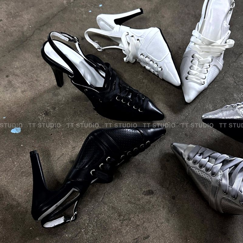 Sneakers point heels