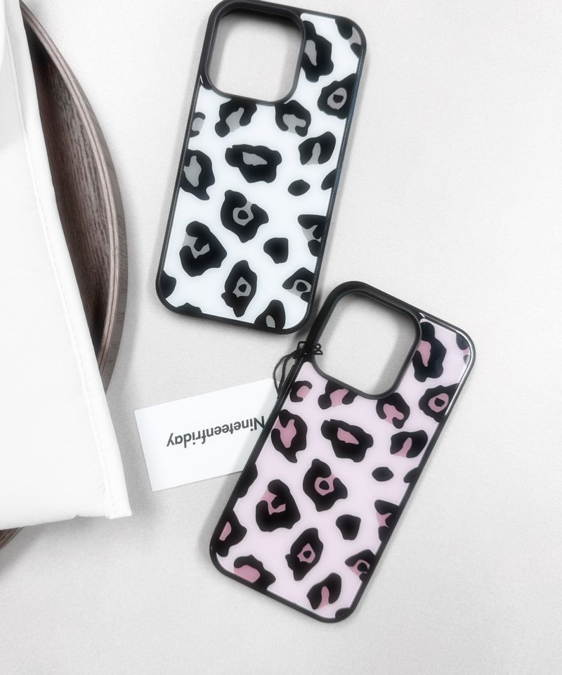 Nineteenfriday（ナインティーンフライデー）の「LEOPARD BLACK PINK MAGSAFE PHONE CASE（Smartphone Accessories）」