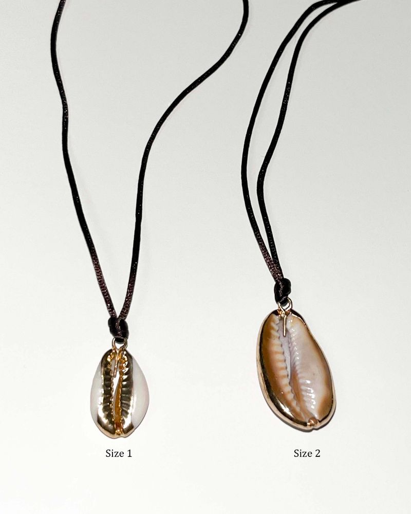 HANDMADE SEASHELL STRING NECKLACE