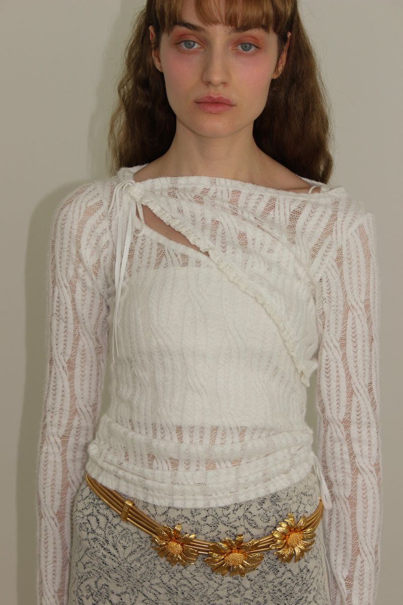 UNBALANCE SPAN LACE SHIRRING TOP / WHITE