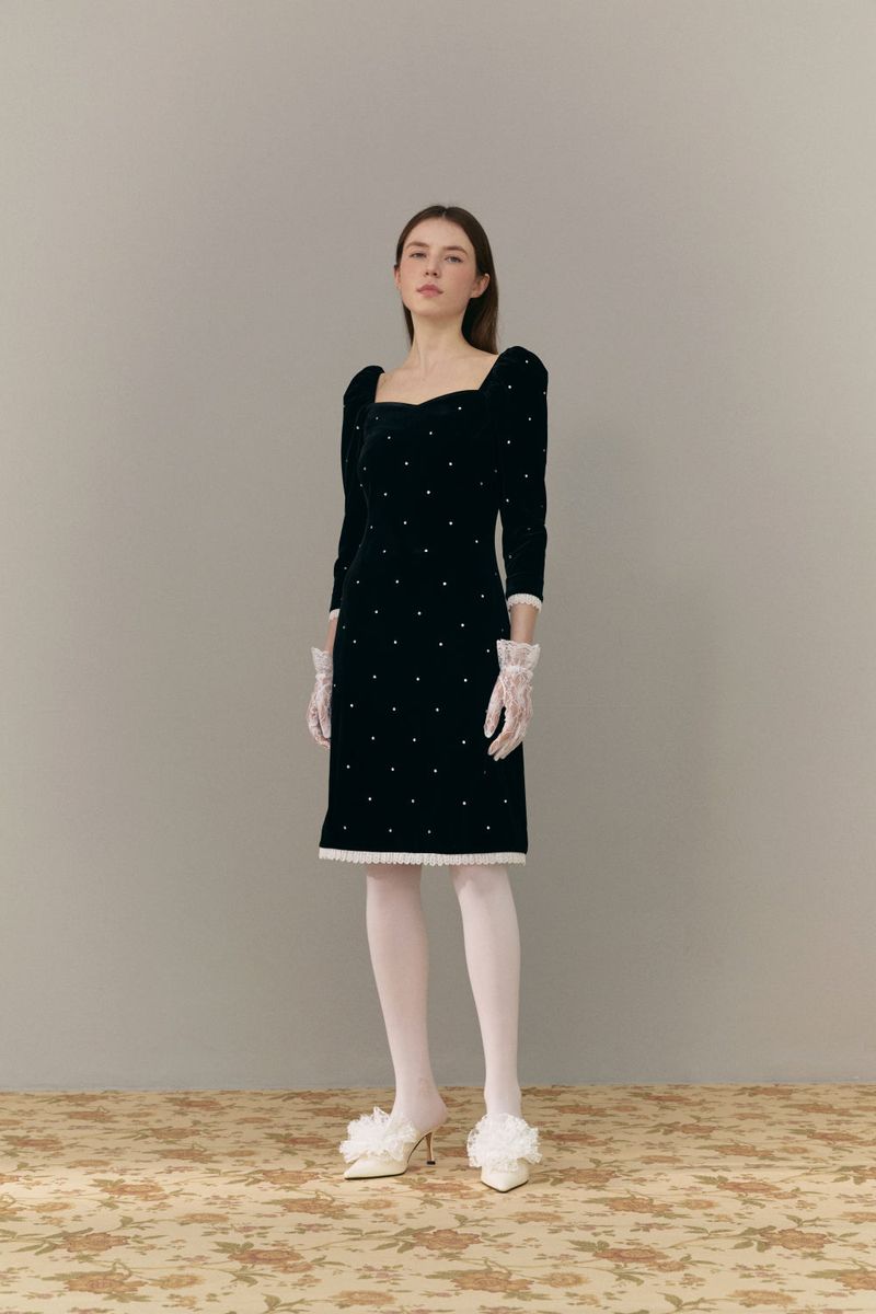 ROMANCHIC（ロマンシック）の「ベルベットネックラインドレス（ワンピース/ドレス）」