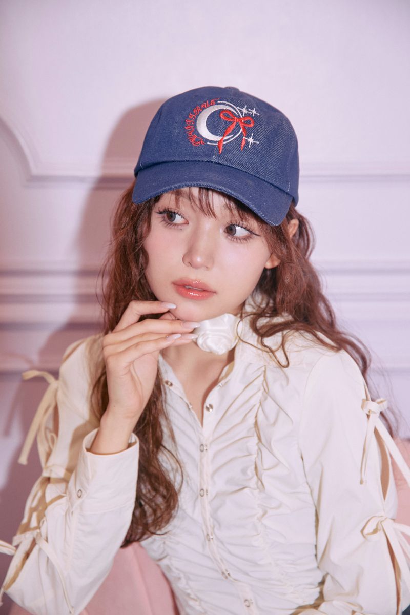 LUVISTRUE（ラブイズトゥルー）の「コラボレーション デニムロゴキャップ | ねおみゆ×LUVISTRUE（帽子）」
