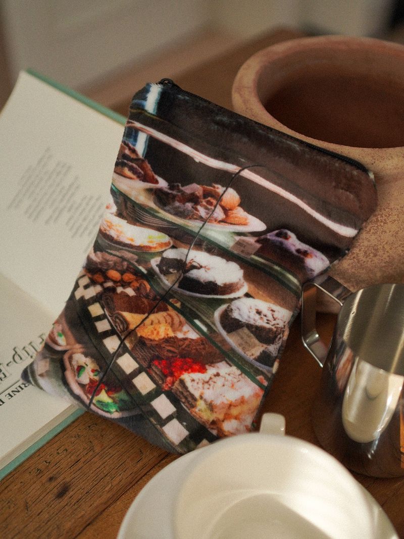 winter cake pouch