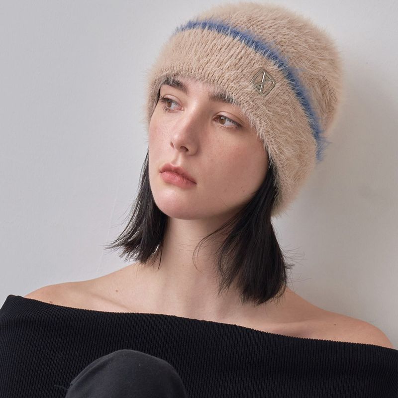 VA Square Stud Hairy Beanie / Beige