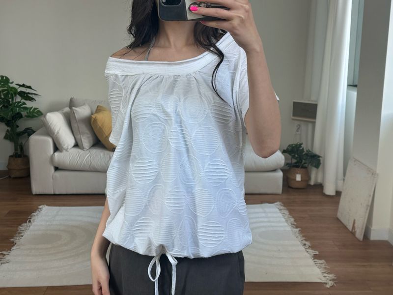 big dot off shoulder tee