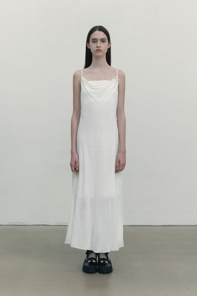 BACK POINT MAXI SLEEVELESS DRESS [IVORY]