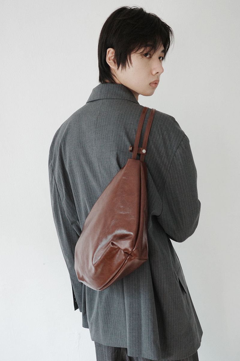 DOJINOI（ドジノイ）の「レザーダブルストラップバッグ（バッグ）」