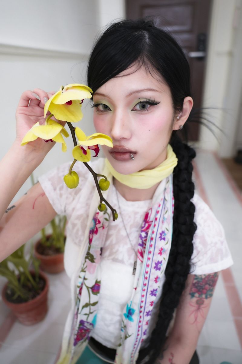 Oriental flower scarf (White/Yellow)