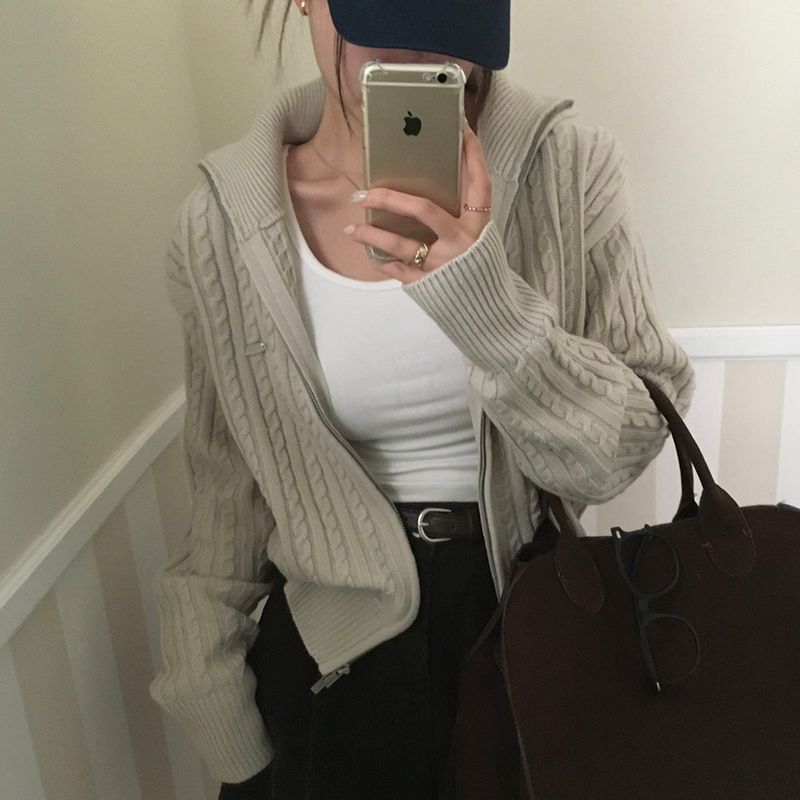 [BELLIDE MADE] Cable knit zip-up with pendant