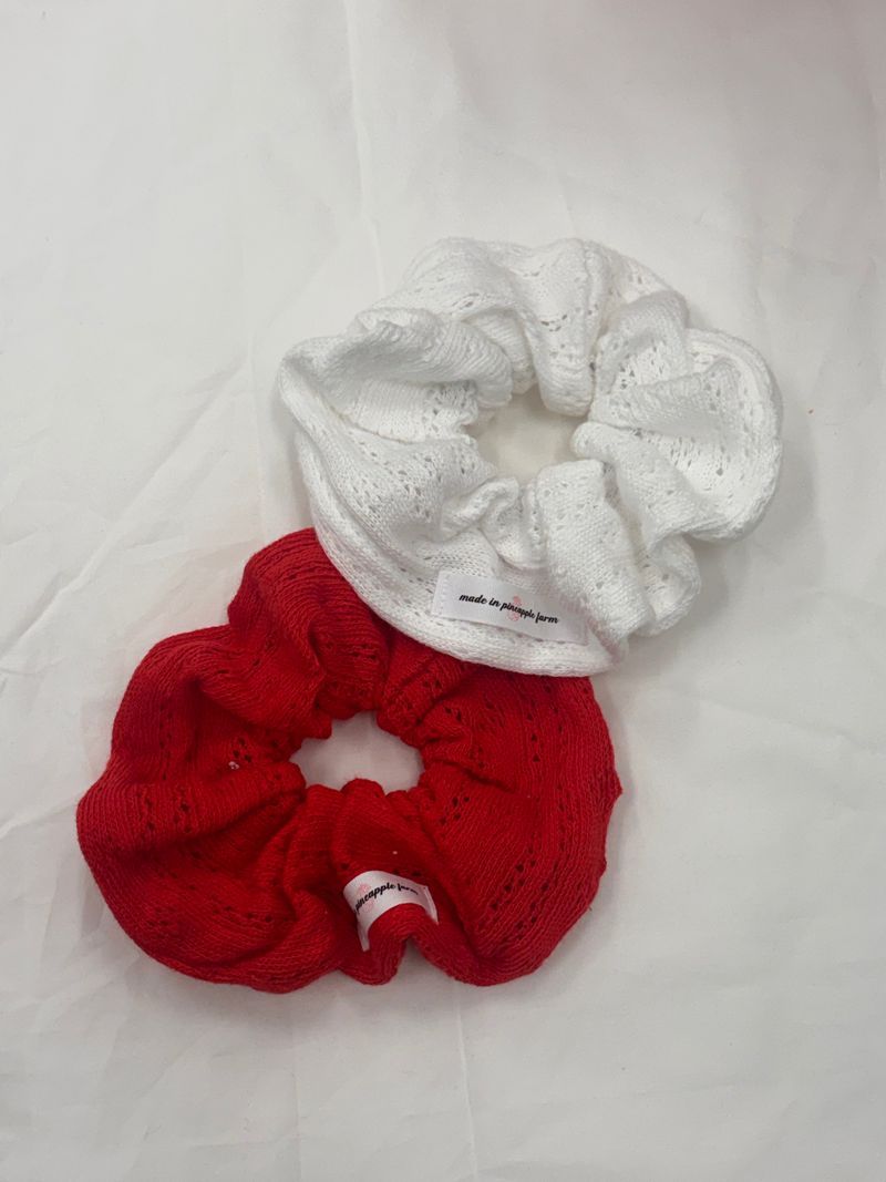 PINK PINEAPPLE（ピンクパイナップル）の「[2PCS 1SET] SOFT PUNCHING KNIT SCRUNCHIE（Hair Accessories）」