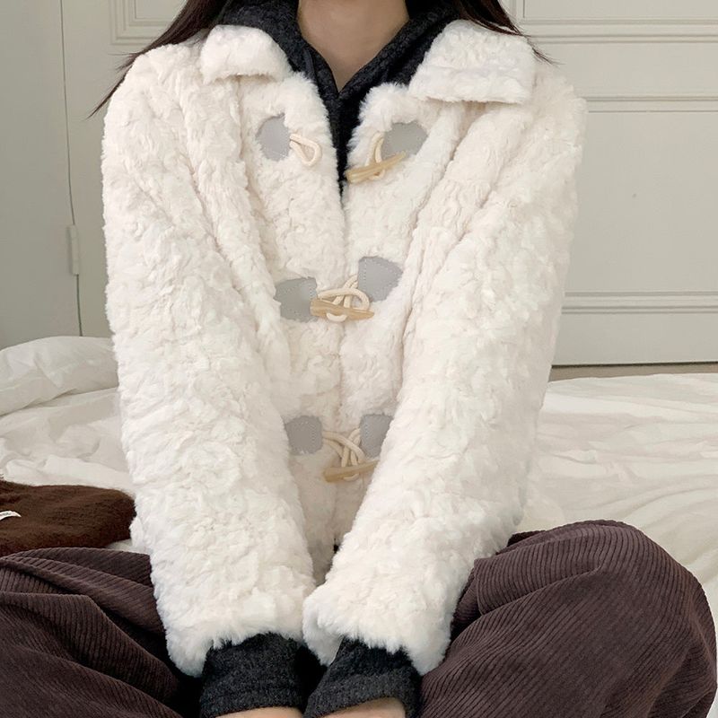 WONDER WONDER(ワンダーワンダー)の「Kaia Rabbit Fur Quilted Soft Collar Crop Coat Jacket(Jackets/Outerwear)」