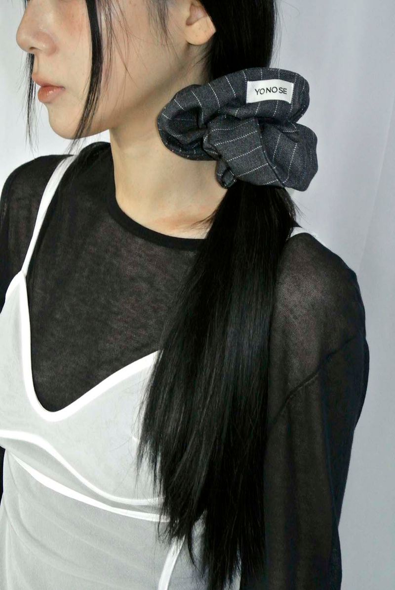 STRIPE SCRUNCH / CHARCOAL