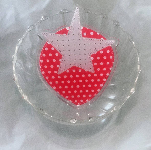 HAPPIMYMEMINE（ハッピーマイミーマイン）の「[MADE] ストロベリーグリップトック（スマホグッズ/小物）」