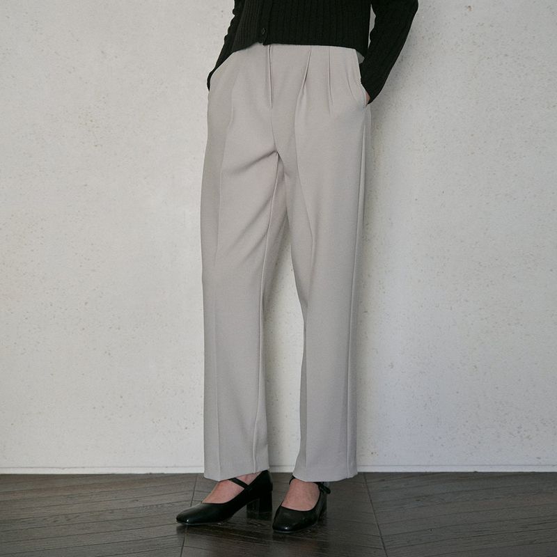 Clean two-tuck pants