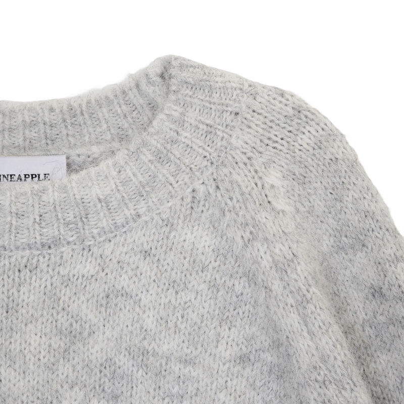 SNOWY TRIM ROUND KNIT
