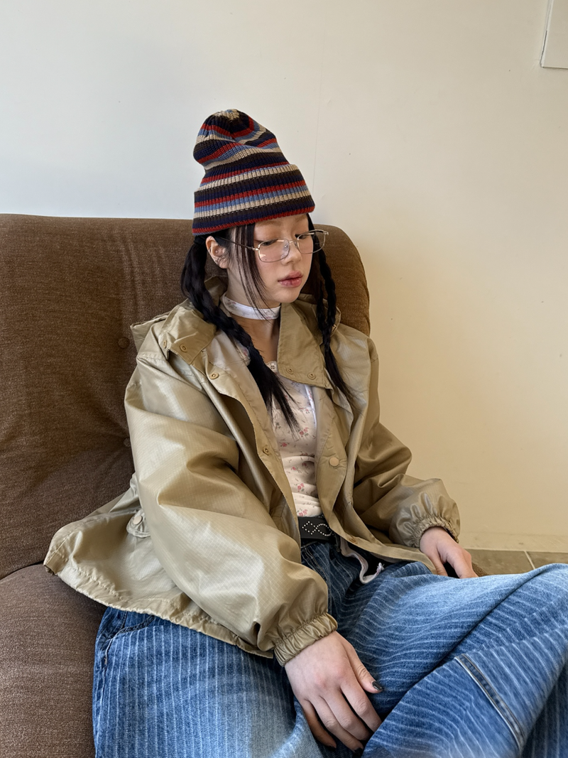 glossy wind jumper (beige)