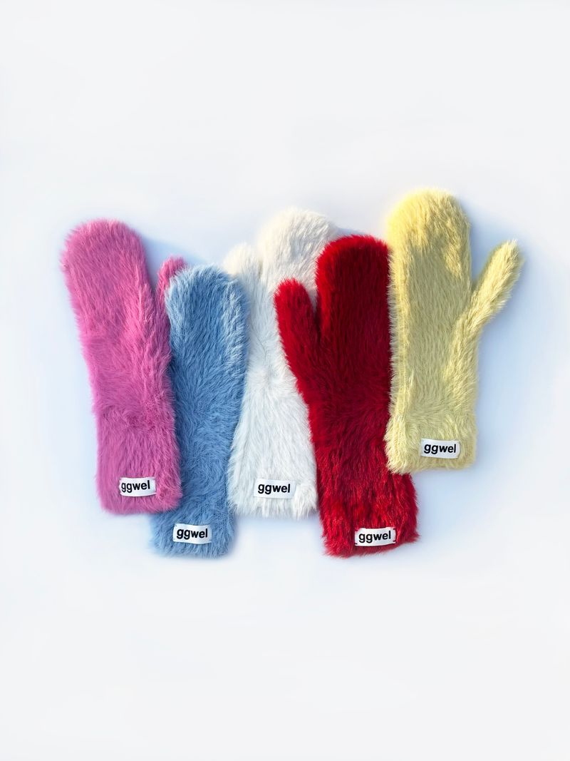 FLUFFY ANGORA GLOVES