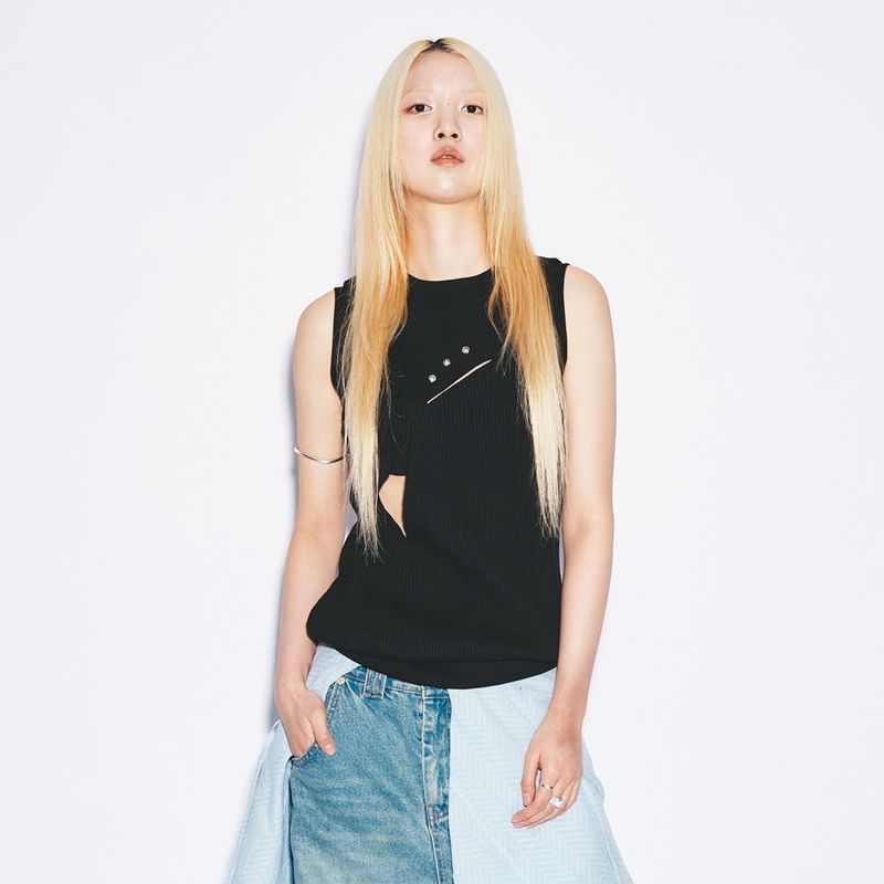 Eyelet Point Sleeveless (black)