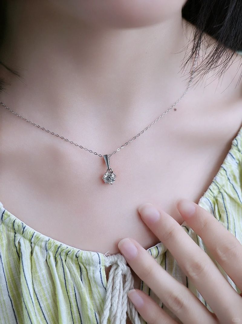 Simple and exquisite water drop necklace