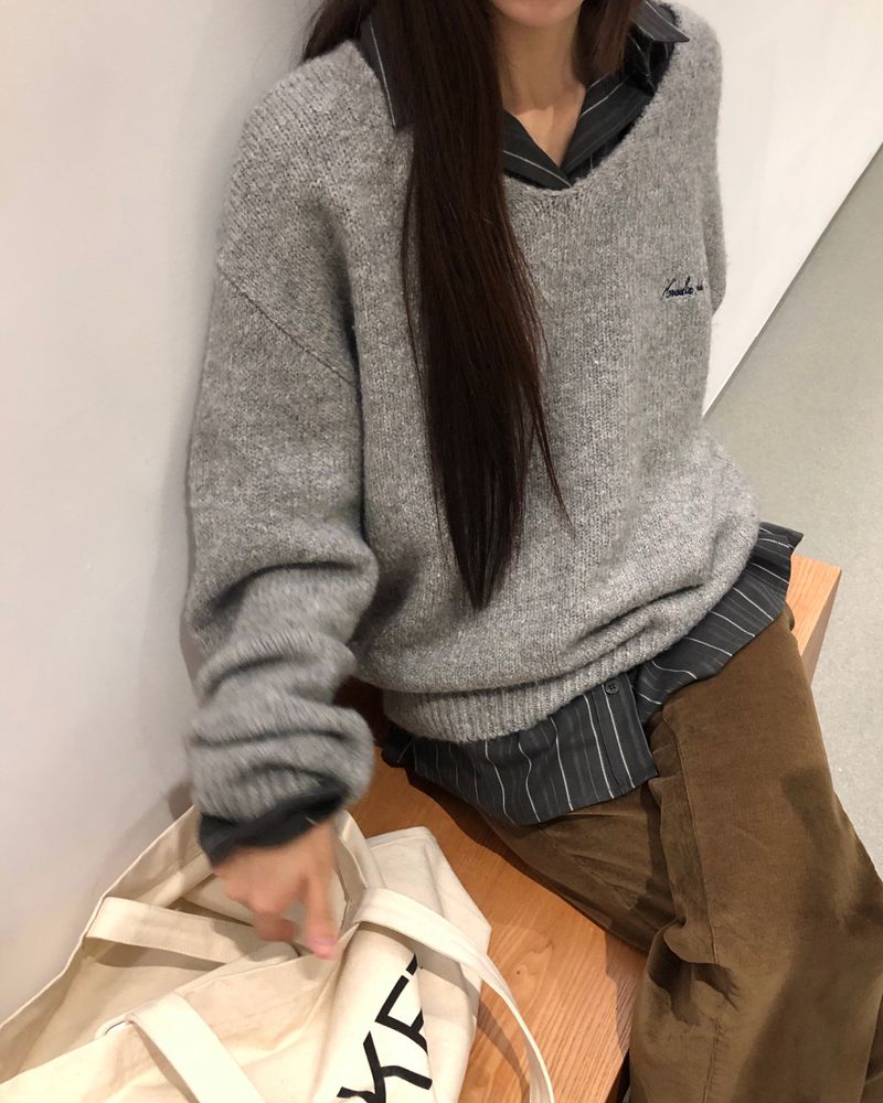 [ORIGINAL] Furry Loose-Fit V-Neck Knit