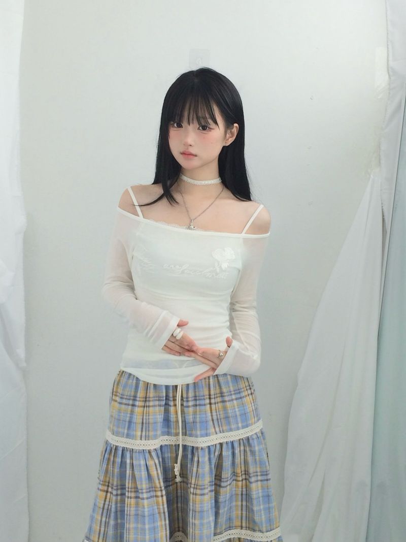 ner.ui.bin(ノエビン)の「The Flower Lettering Slim Top(Tops)」
