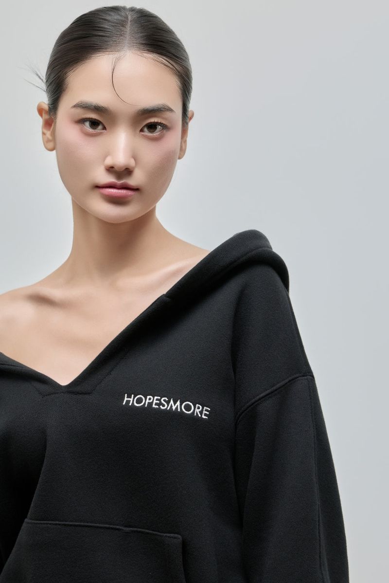 V-neck Logo Hoodie_Black