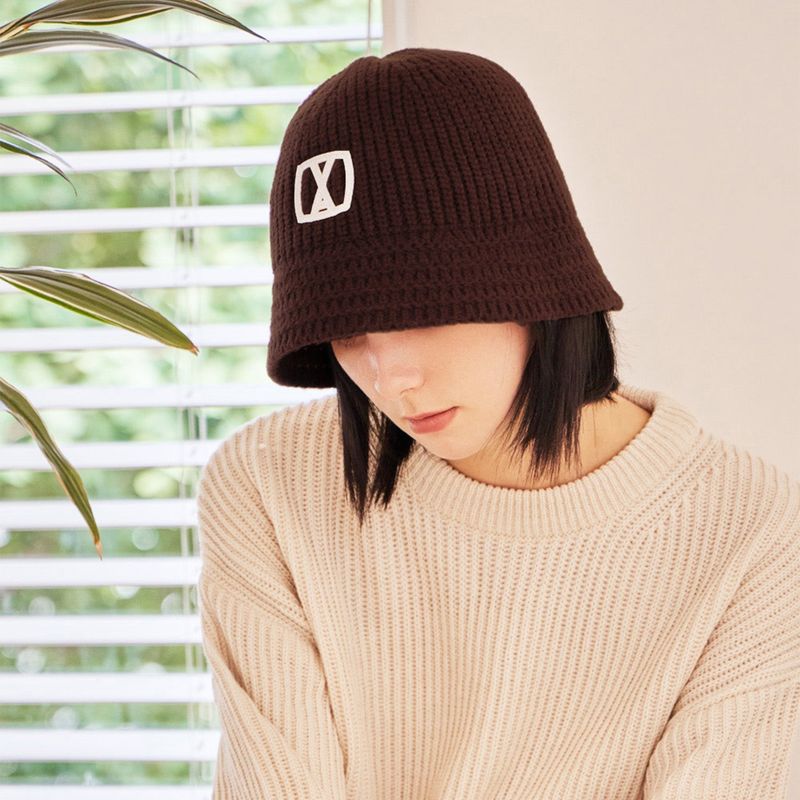 VA Square Applique Knit Bucket Hat / Brown