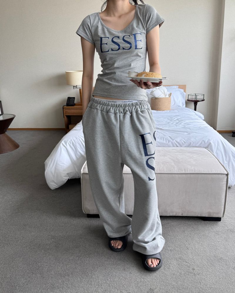 YEOWOONKOREA（ヨウンコリア）の「Esse crop tee（Tops）」