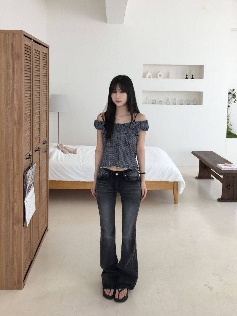 Black Low-rise Bootcut Denim Pants (one color)