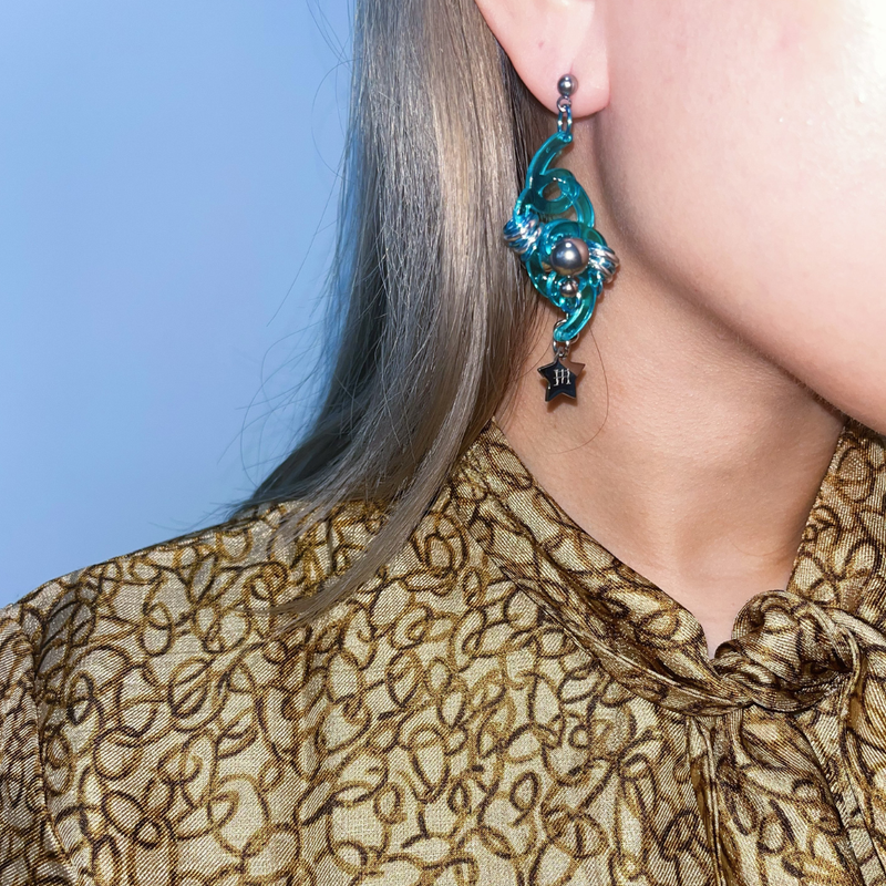 WIGGLY EARRING (RED)