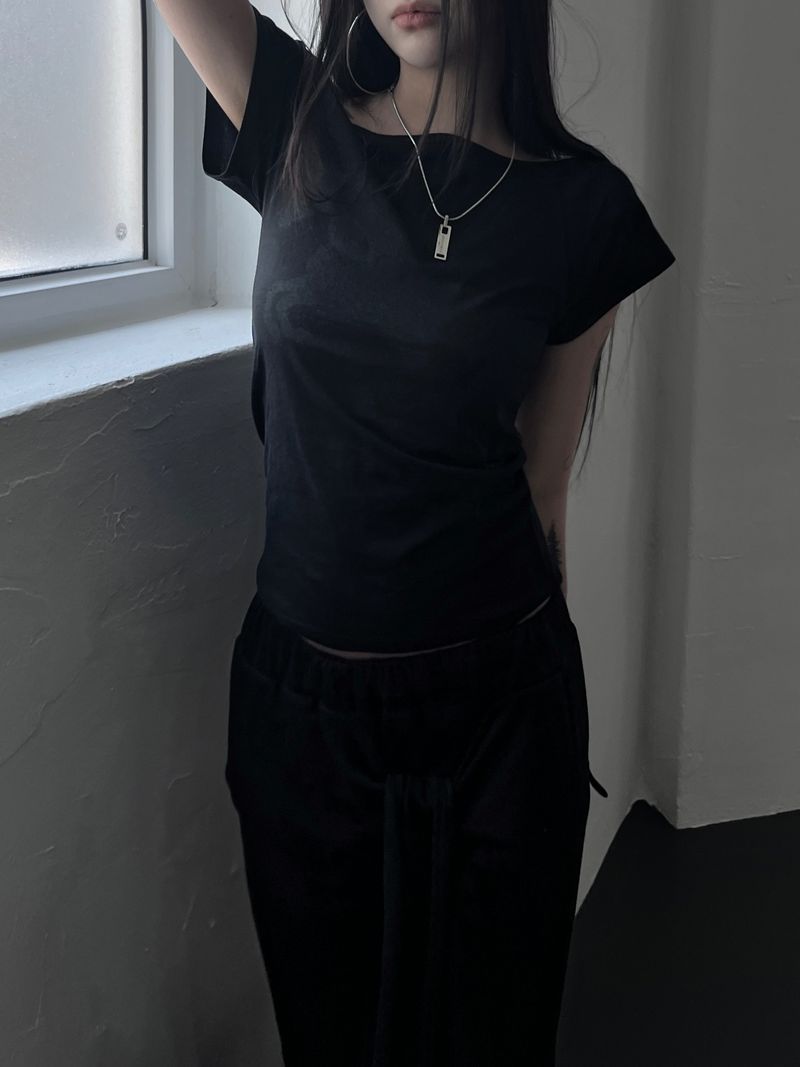 horse shadow off-shoulder T (2color)