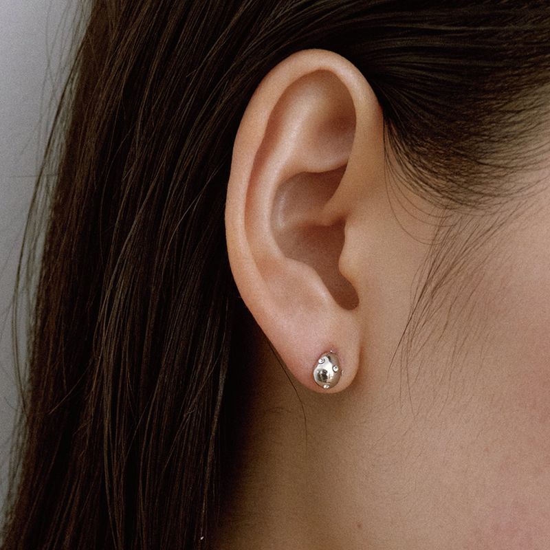PEARLSONATE（パーソネイト）の「Tiny Egg Pearl Studs（Accessories）」