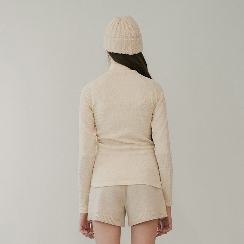 PLEATED TURTLE NECK TOP (IVORY)