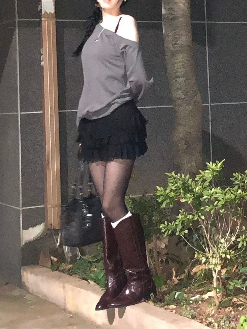 Off-Shoulder Sweatshirt