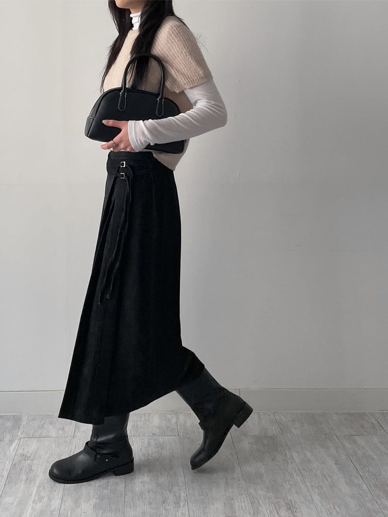 Velour Buckle Pleated Long Skirt