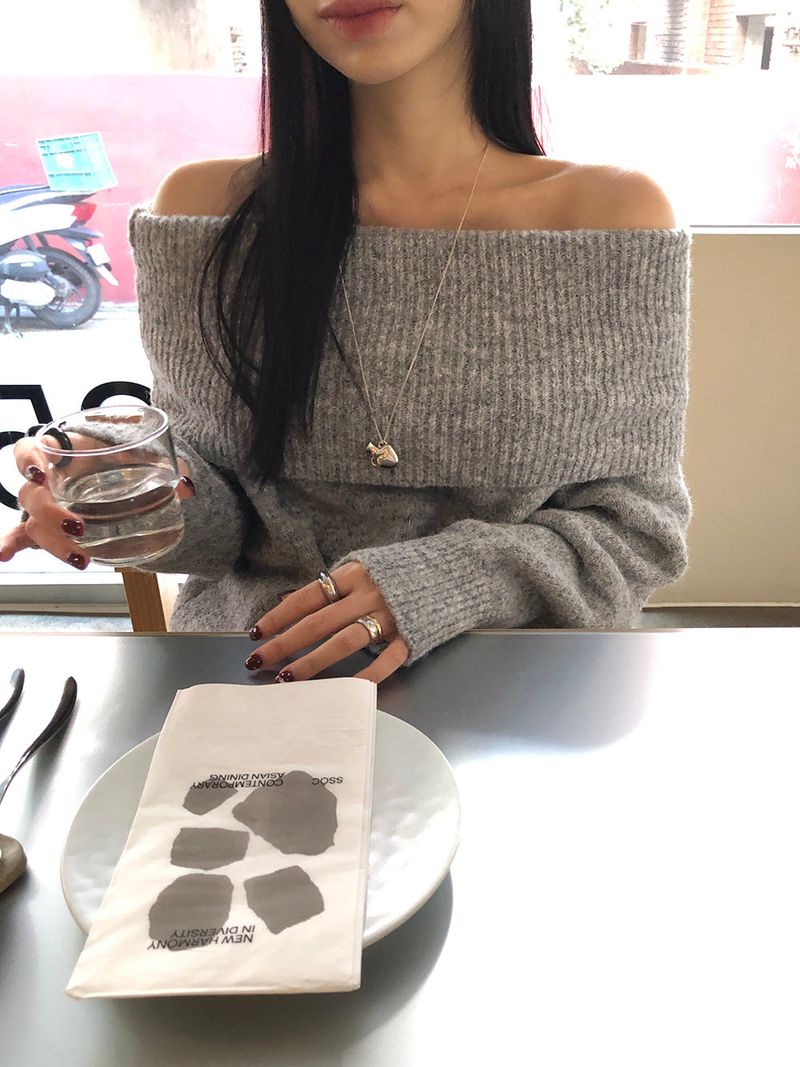 [MADE] Endelin Wool Off-Shoulder Knit